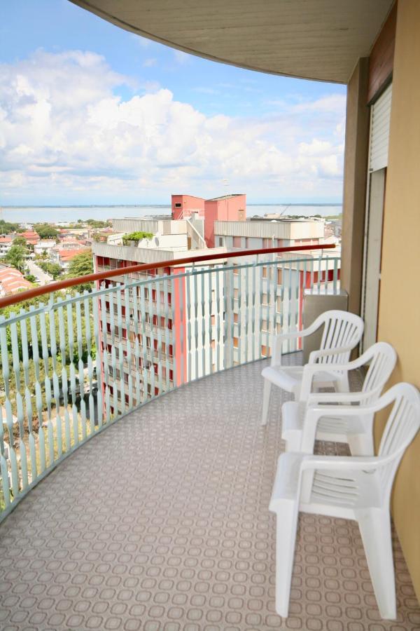 Ba- La Torre - Sea View - Apartment Линяно Сабиадоро Екстериор снимка
