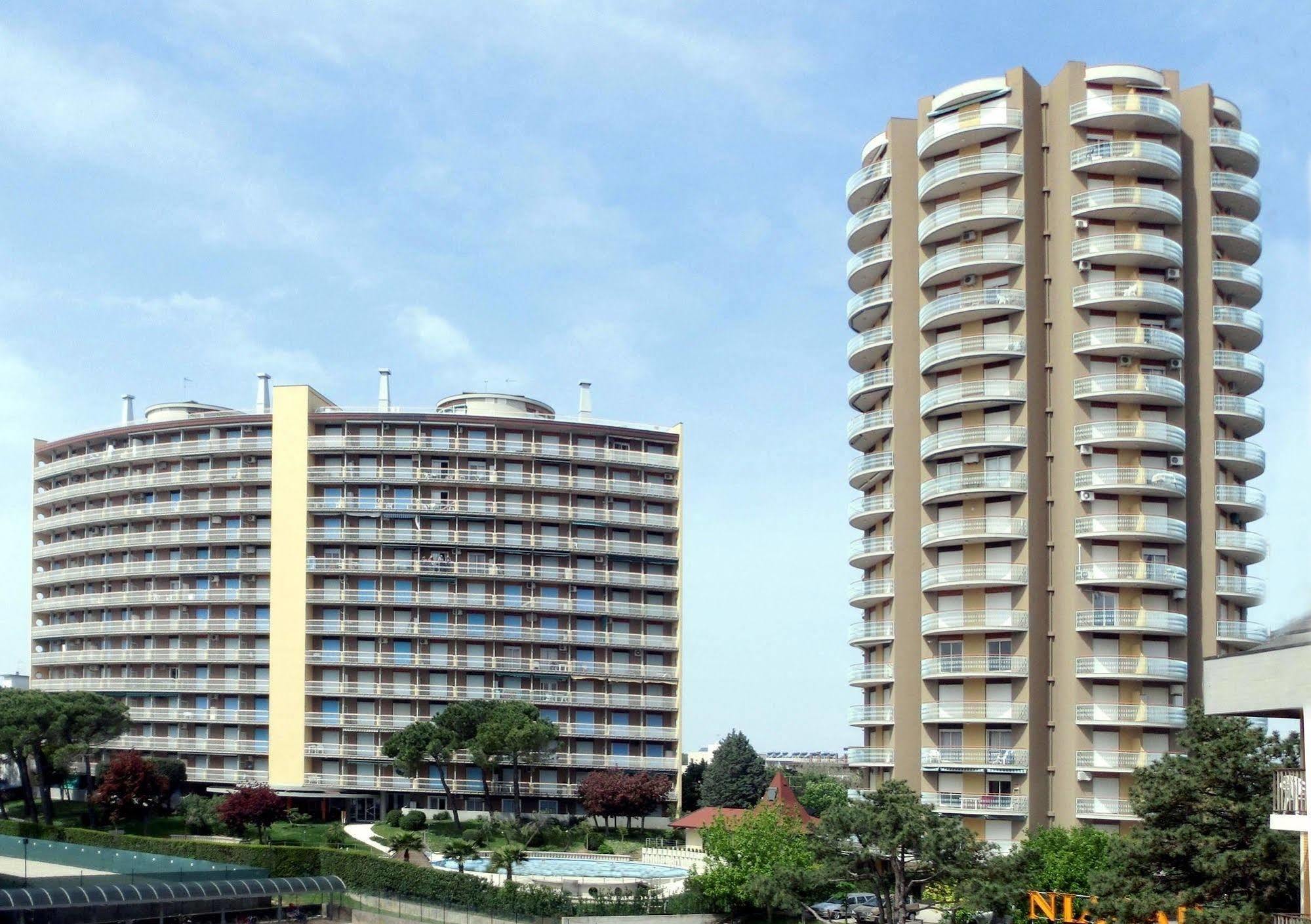 Ba- La Torre - Sea View - Apartment Линяно Сабиадоро Екстериор снимка