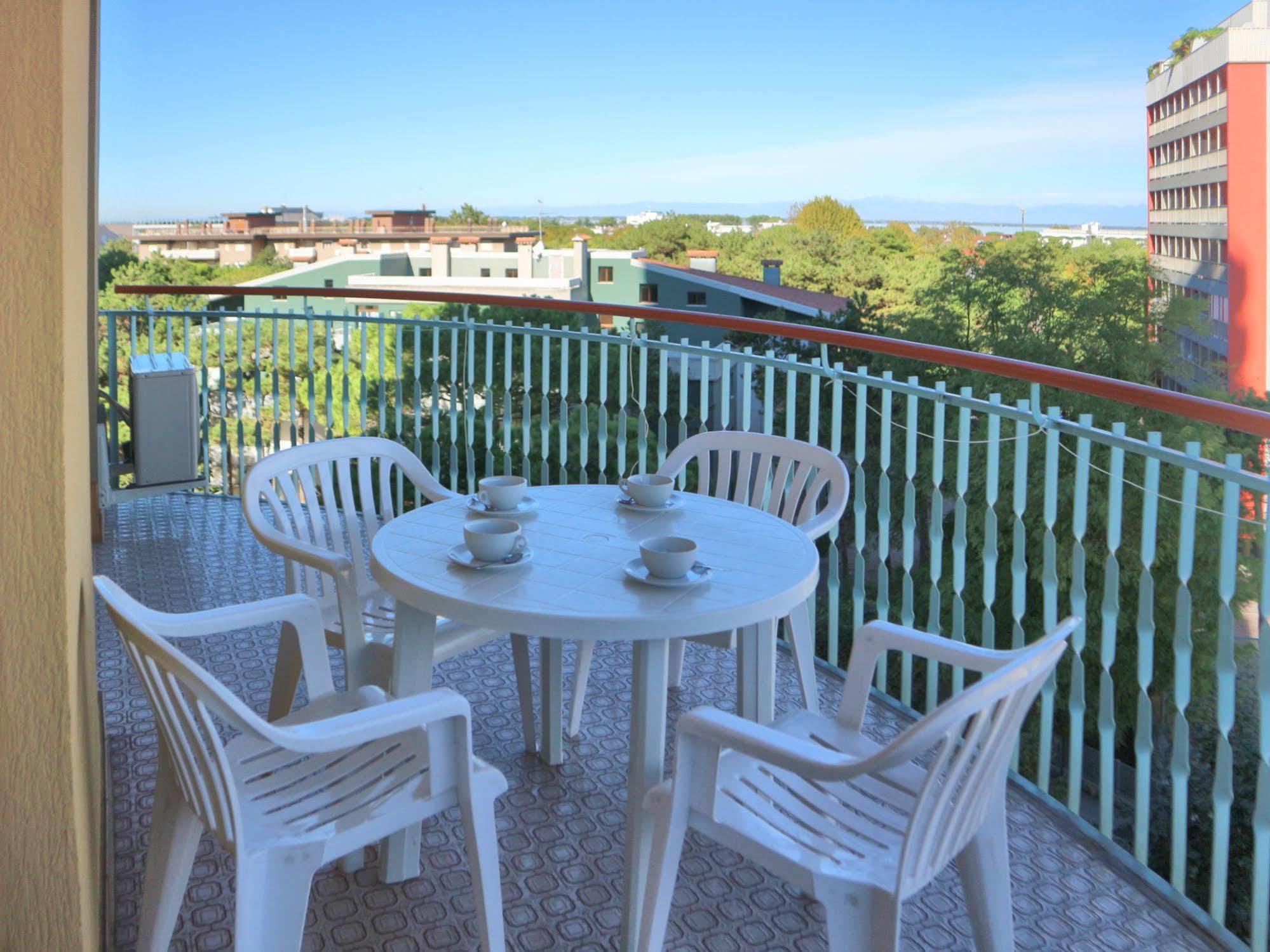 Ba- La Torre - Sea View - Apartment Линяно Сабиадоро Екстериор снимка